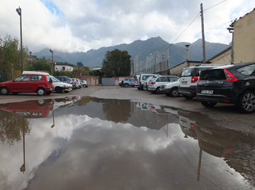 L'aparcament objecte de la controvèrsia.