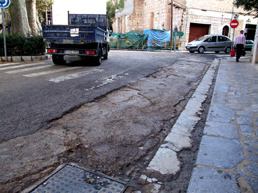 Estat actual que presenta la plaça d'Amèrica