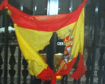 Les restes de la bandera cremada