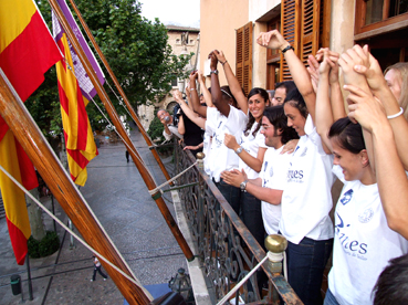 El Joventut Mariana celebrant l'ascens a Lliga Femenina.