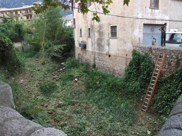 Així ha quedat el llit del torrent al costat del pont dels Ases.