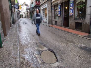 El "cràter" del carrer de Bauçà.