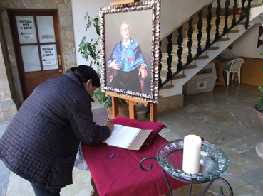 Un ciutadà firmant al llibre