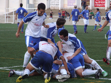 Els jugadors del C.F. Sóller celebrant el segon gol.
