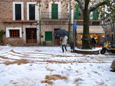 La Plaça d'Espanya, coberta per la neu.