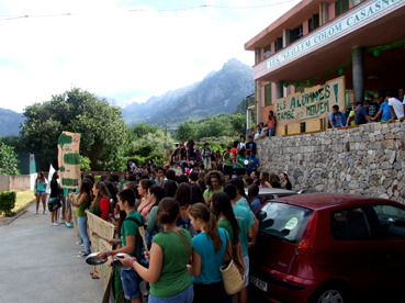 Alumnes de secundària en una protesta