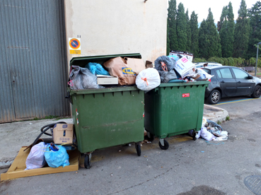 Un punt de recollida totalment desbordat