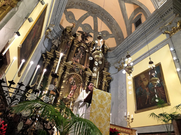 Catalina Arbona, cantant la Sibil.la a Sant Bartomeu