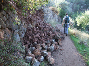 Un marge esbucat al camí del Barranc