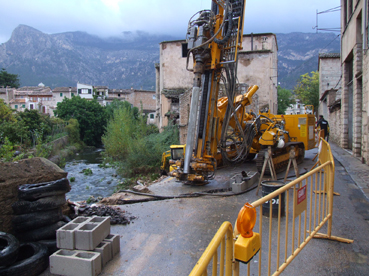 La màquina ocupa la calçada del carrer