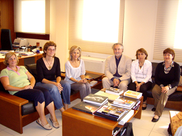 Representants del Mestre Colom amb la consellera Galmés