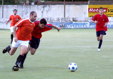Jaume Pinya es desfà d'un rival.