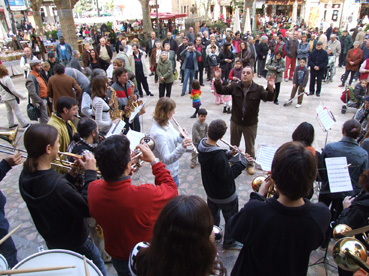 La banda de música en plena actuació