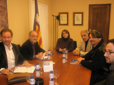 El batle en el moment de la firma del conveni