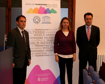 Les autoritats presentant el nou fulletó