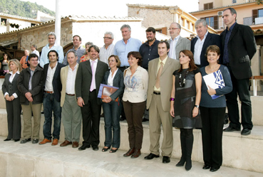 Les autoritats en una foto de família