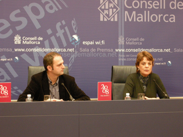 La consellera Dubón informant de la campanya