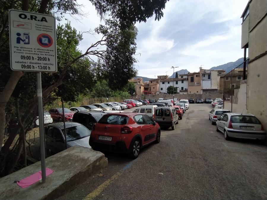 L'accés a l'actual aparcament de la Gran Via.