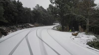 La neu acumulada a la carretera del Puig Major (Foto: A.D.)