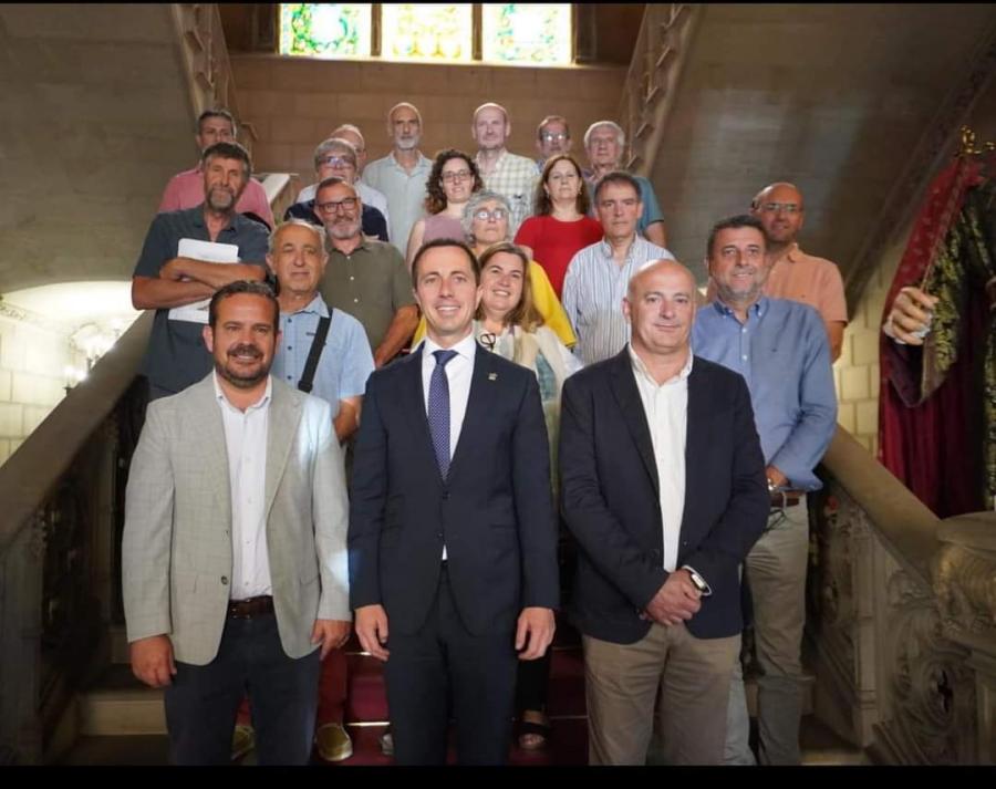 El comitè d'experts amb el president del Consell, Llorenç Galmés