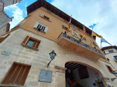 L’empresa al·lega l’encariment dels materials durant l’execució dels treballs.