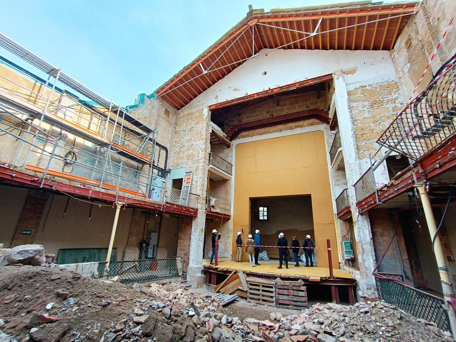 Aspecte del teatre Defensora, abans del resenrunat.