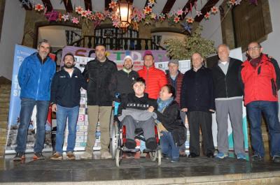 Castanyer, en Pau, la seva família i les autoritats abans de la sortida.