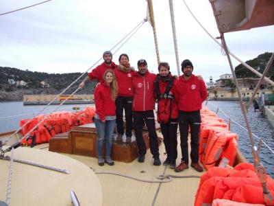 Els tripulants del vaixell, avui dematí després d'haver amarrat al Port.