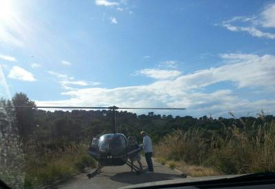 Matthias Kühn, a Muleta, pujant a un helicòpter