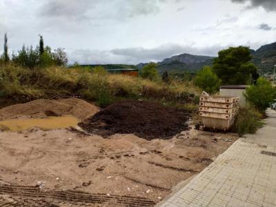 El solar està situat al polígon de Son Angelats.