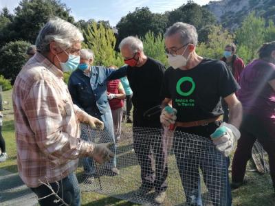 Voluntaris d'Amics de la Terra a la jornada a Son Torrella