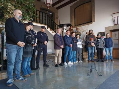 Els participants en el minut de silenci.