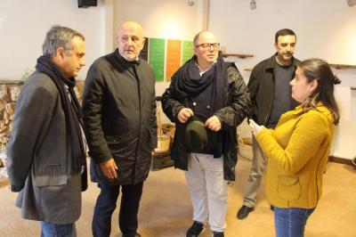 Ensenyat i Ferrer, rebent explicacions sobre el paper de la Cooperativa.