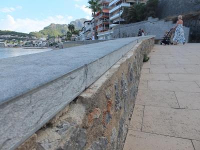 El paretó amb les lloses desplaçades