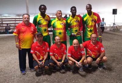 Els jugadors de Senegal i Espanya abans de l'enfrontament.