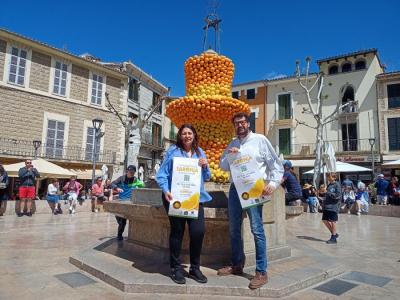 Pizà i Aguiló, amb el cartell de la fira
