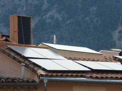 Des del passat 1 d'octubre no hi ha traves administratives per instal·lar panells solars en la zona del casc urbà.
