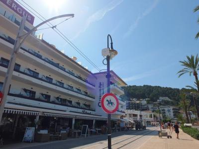 Un fanal del Través amb l'antena emissora