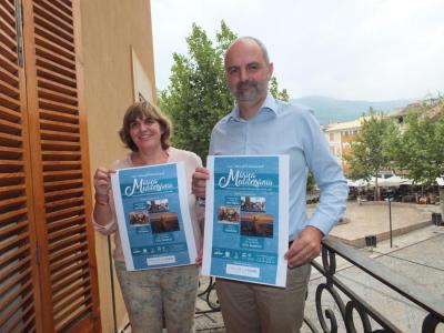 Enseñat i Mateu amb el cartell de la Nit de Tramuntana