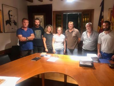 Els regidors del consistori acomiadaren a Vicens.