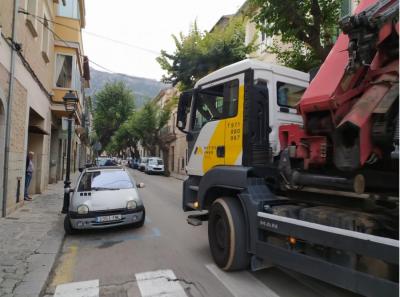 Un camió accedint a la Gran Via.
