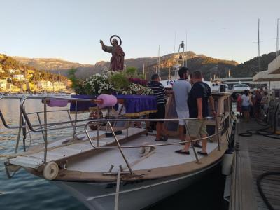 La imatge del patró embarcada en una golondrina