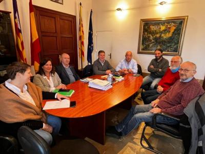 Reunió celebrada ahir entre la societat i l'Ajuntament