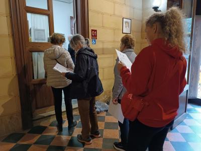 La cua per obtenir la polsera, avui