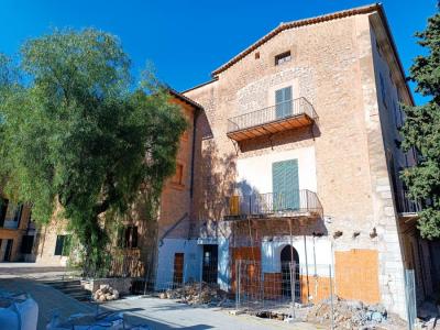 L'edifici municipal de Ses Escolàpies.