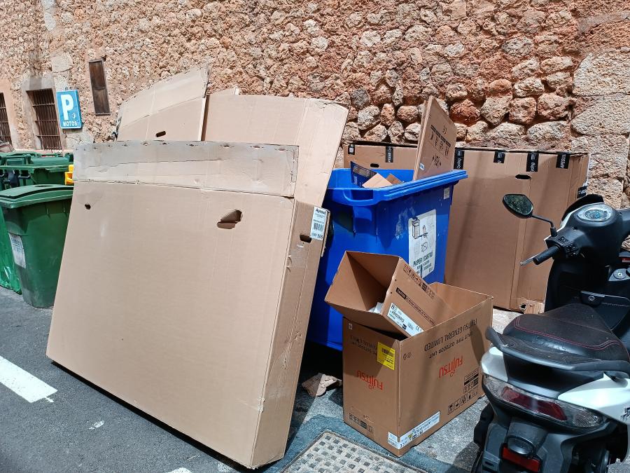 Les caixes de cartró abandonades