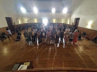 Autoritats i comerciants amb tendes de més de cent anys