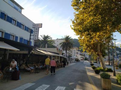 El passeig Es Través del Port de Sóller.