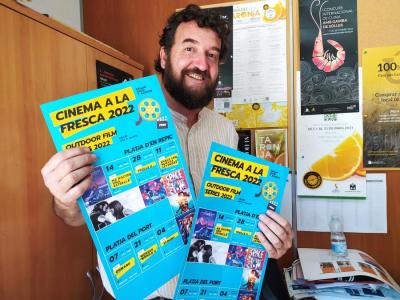 Aguiló, amb el cartell promocional