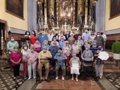 Els homenatjats, amb les autoritats.